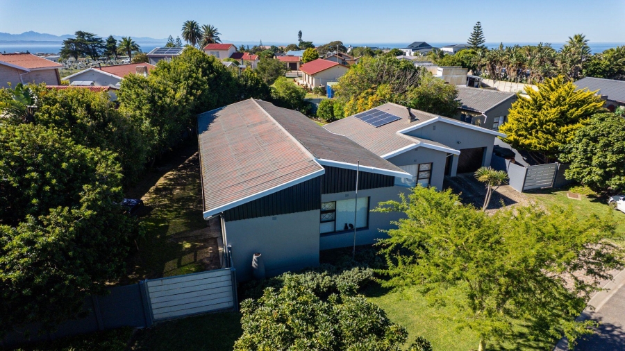 4 Bedroom Property for Sale in Heiderand Western Cape